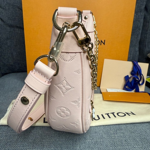 Louis Vuitton Loop monogram mahina Jasmine pink bag - Picture 6 of 10